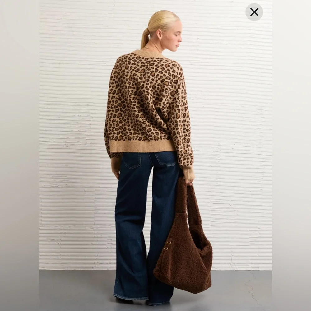NWT AE Whoa So Soft Classic Crew Neck Sweater size small - Picture 3 of 9